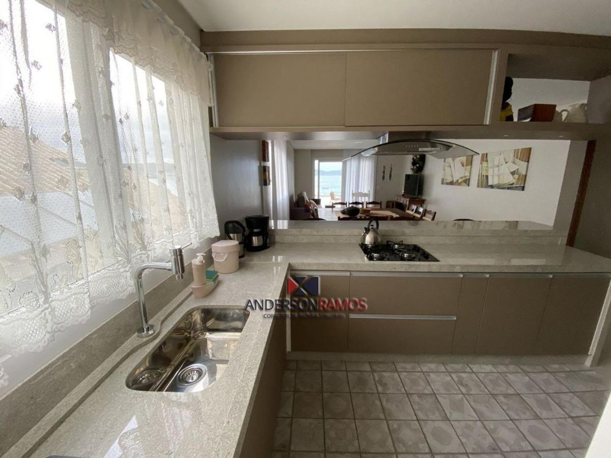1083 - Apartamento Com Vista Para O Mar Em Bombinhas Esterno foto